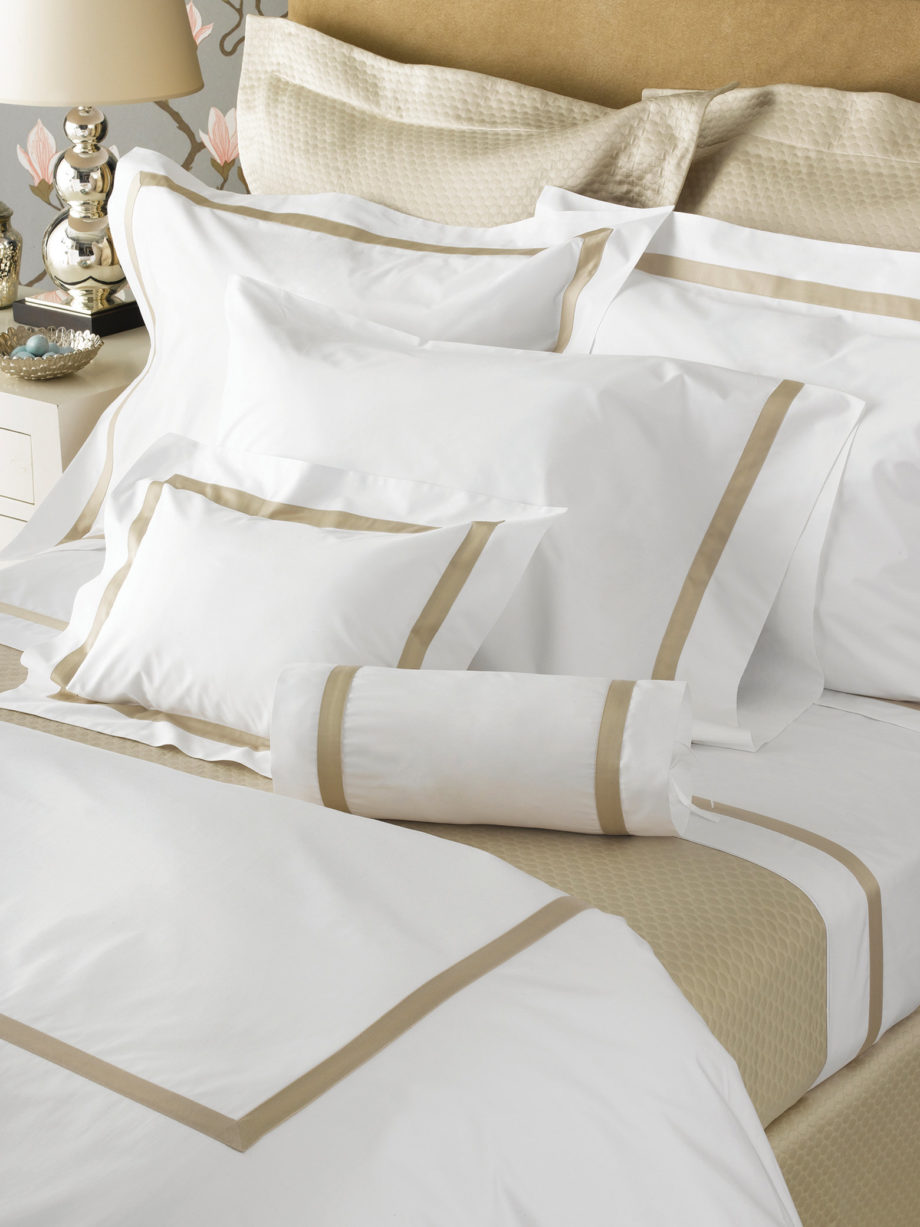 Photo 3 - White Royal Cotton 500TC Bedding Set With Inserts.
