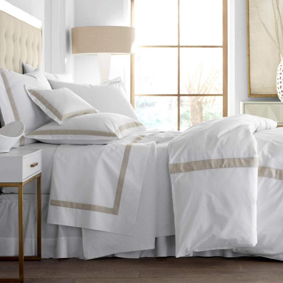 Photo 4 - White Royal Cotton 500TC Bedding Set With Inserts.