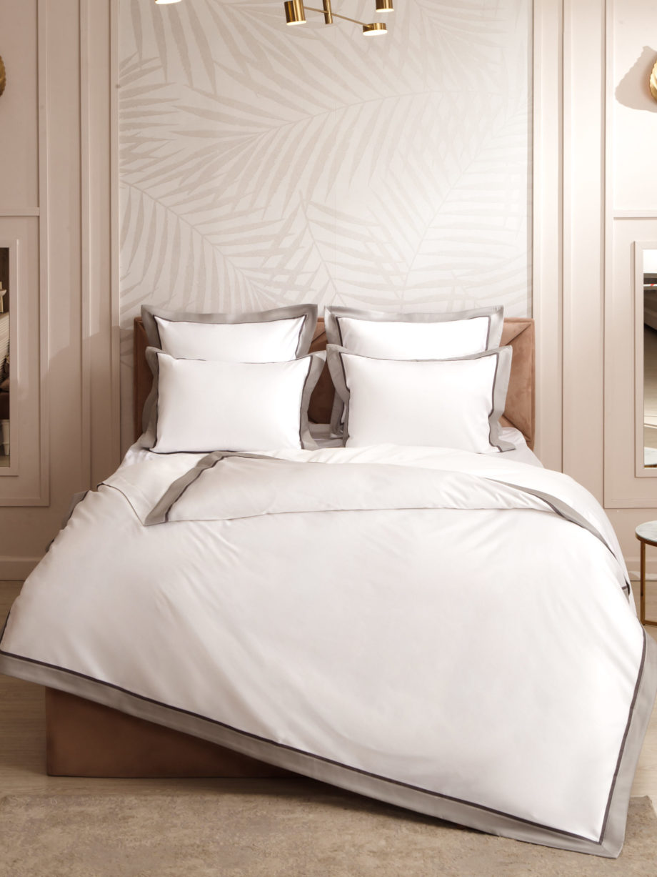 Photo 5 - White Royal Cotton 500TC Bedding Set With Inserts and Piping.
