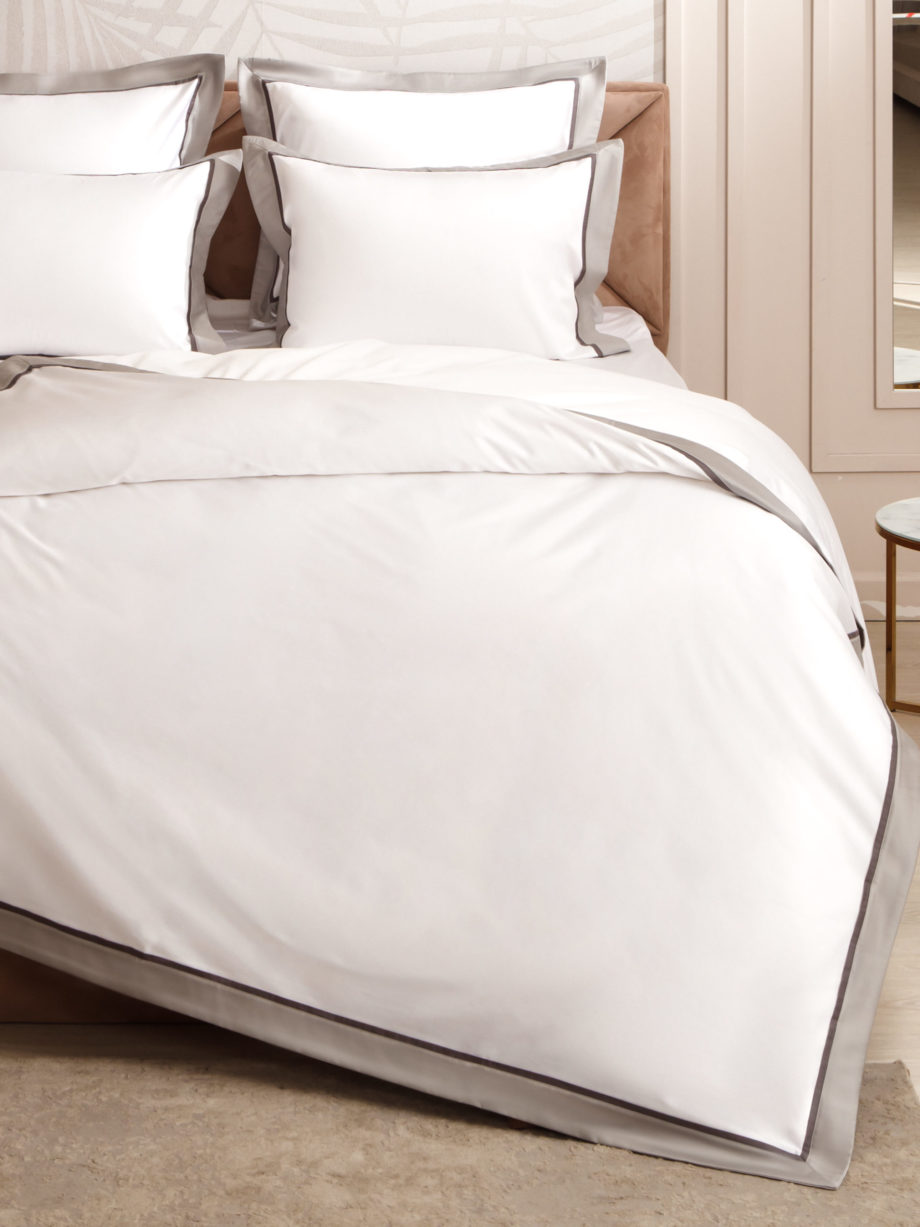Photo 6 - White Royal Cotton 500TC Bedding Set With Inserts and Piping.
