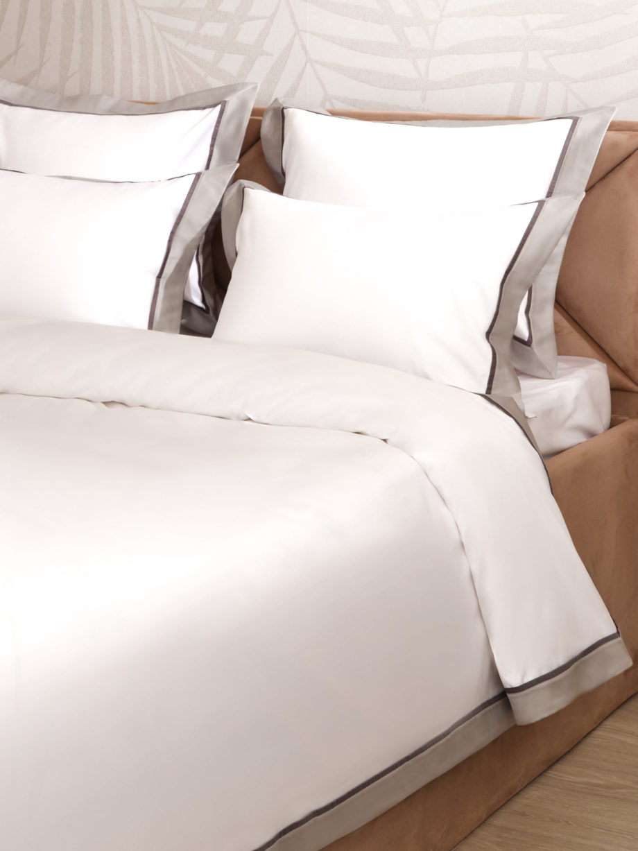 Photo 7 - White Royal Cotton 500TC Bedding Set With Inserts and Piping.