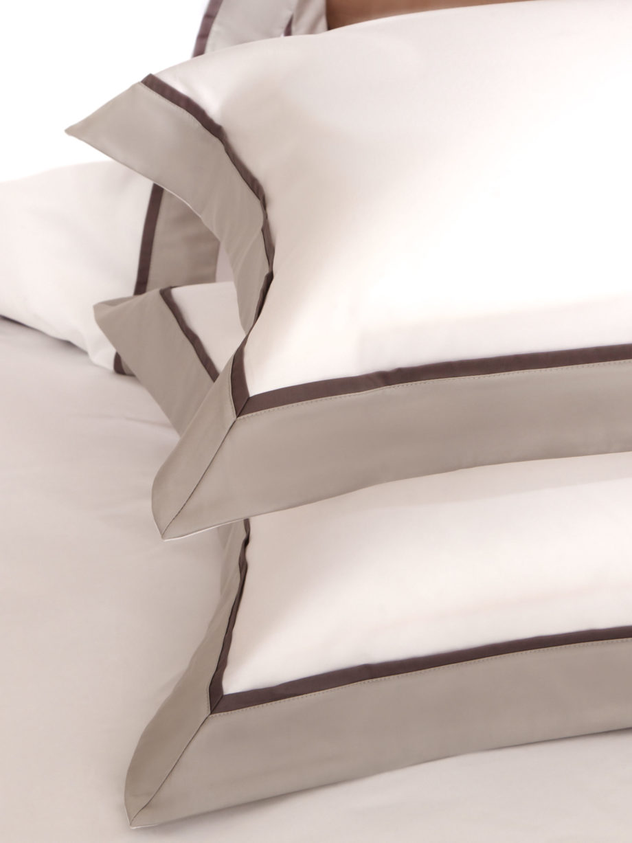 Photo 9 - White Royal Cotton 500TC Bedding Set With Inserts and Piping.
