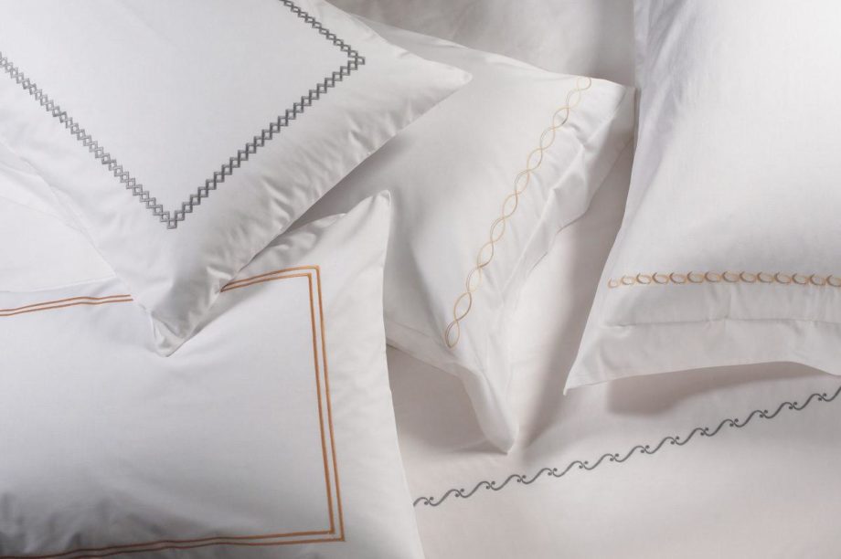 Photo 6 - White Royal Cotton 500TC Bedding Set With Embroidery.